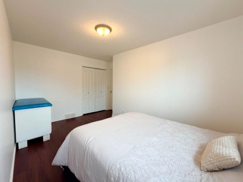4611 44 Street, Rycroft, AB - Indoor Photo Showing Bedroom