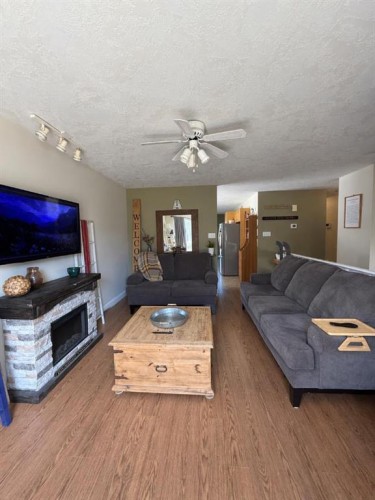 4408 56Th Avenue, High Prairie, AB - Indoor Photo Showing Living Room