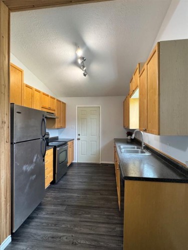 219 8 Street, Hines Creek, AB - Indoor Photo Showing Kitchen With Double Sink
