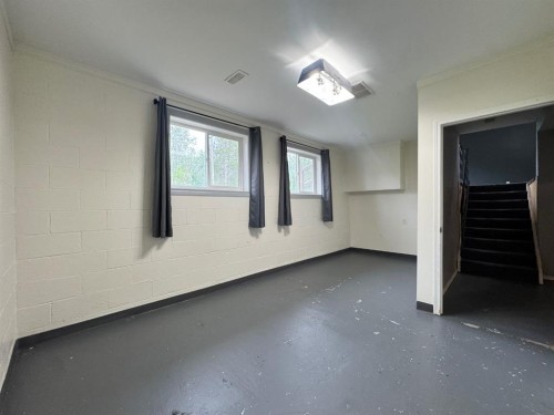 219 8 Street, Hines Creek, AB - Indoor Photo Showing Other Room