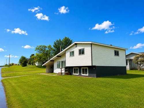 219 8 Street, Hines Creek, AB - Outdoor