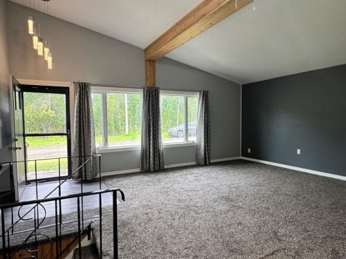219 8 Street, Hines Creek, AB - Indoor Photo Showing Other Room