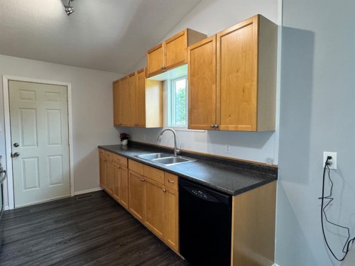 219 8 Street, Hines Creek, AB - Indoor Photo Showing Kitchen With Double Sink