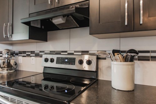 8852 96 Avenue, Grande Prairie, AB - Indoor Photo Showing Kitchen