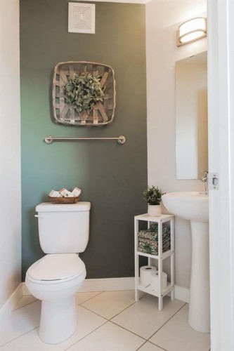 8852 96 Avenue, Grande Prairie, AB - Indoor Photo Showing Bathroom