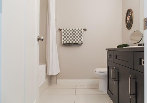8852 96 Avenue, Grande Prairie, AB - Indoor Photo Showing Bathroom