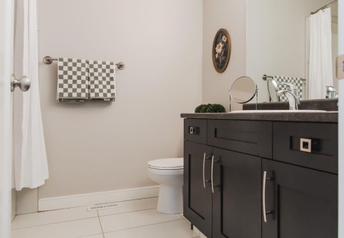 8852 96 Avenue, Grande Prairie, AB - Indoor Photo Showing Bathroom