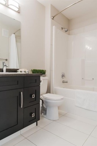 8852 96 Avenue, Grande Prairie, AB - Indoor Photo Showing Bathroom