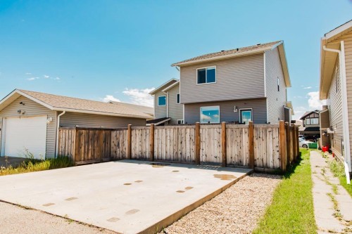 8852 96 Avenue, Grande Prairie, AB - Outdoor
