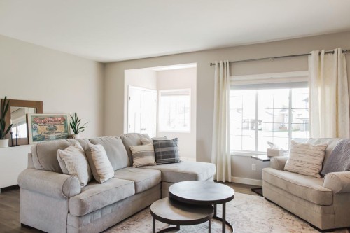 8852 96 Avenue, Grande Prairie, AB - Indoor Photo Showing Living Room
