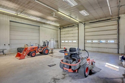 743073 Highway 2, Sexsmith, AB - Indoor Photo Showing Garage