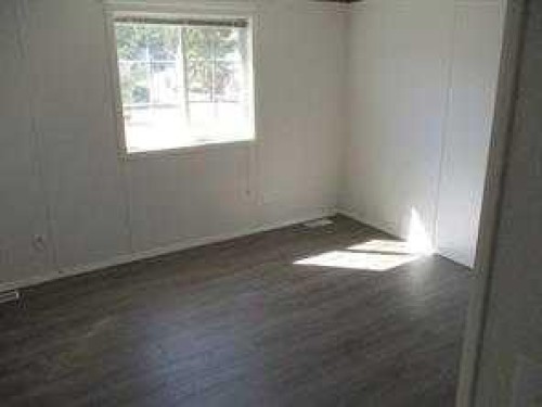 914 2B Street Se, Manning, AB - Indoor Photo Showing Other Room