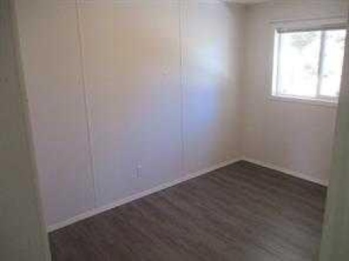 914 2B Street Se, Manning, AB - Indoor Photo Showing Other Room