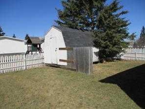 914 2B Street Se, Manning, AB - Outdoor