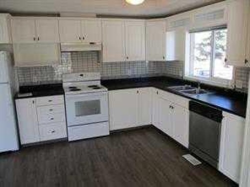 914 2B Street Se, Manning, AB - Indoor Photo Showing Kitchen
