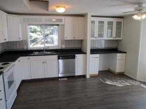914 2B Street Se, Manning, AB - Indoor Photo Showing Kitchen