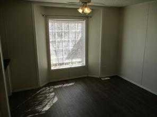 914 2B Street Se, Manning, AB - Indoor Photo Showing Other Room