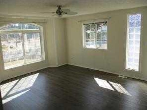 914 2B Street Se, Manning, AB - Indoor Photo Showing Other Room