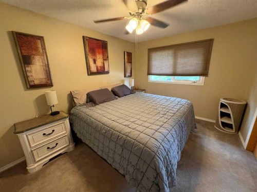9610 79 Avenue, Peace River, AB - Indoor Photo Showing Bedroom