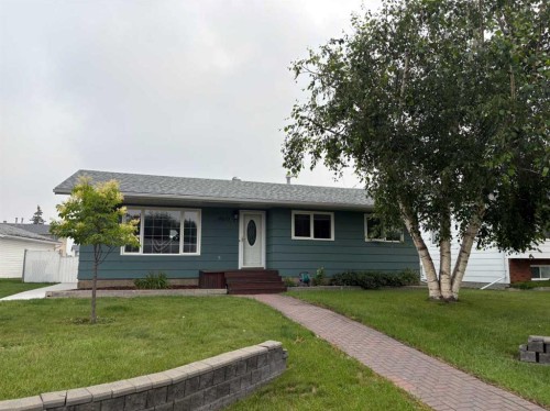 9610 79 Avenue, Peace River, AB - Outdoor