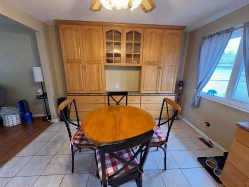 9610 79 Avenue, Peace River, AB - Indoor Photo Showing Dining Room