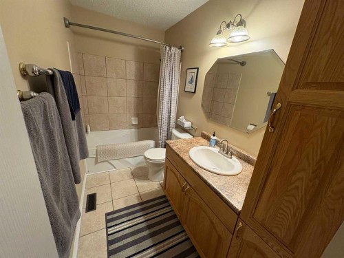 9610 79 Avenue, Peace River, AB - Indoor Photo Showing Bathroom