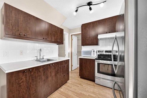 151 Applestone Park Se, Calgary, AB - Indoor Photo Showing Kitchen