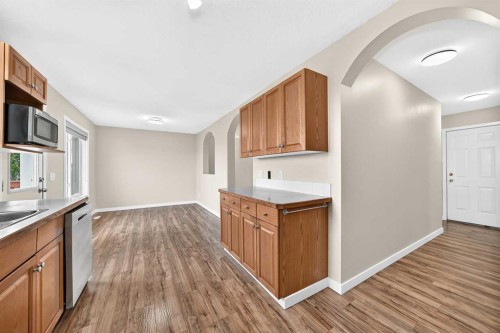 151 Applestone Park Se, Calgary, AB - Indoor Photo Showing Kitchen