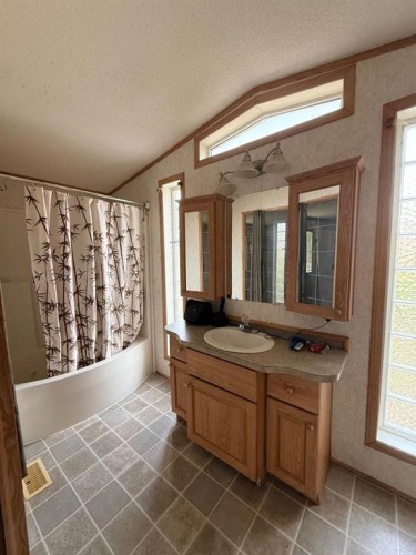 5104 48 Ave, Fort Vermilion, AB - Indoor Photo Showing Bathroom