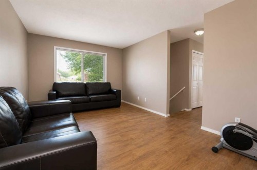 101,102,103,104-10113 106 Avenue, Grande Prairie, AB - Indoor Photo Showing Living Room