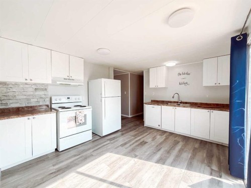 4540 48 Street, Rycroft, AB - Indoor Photo Showing Kitchen