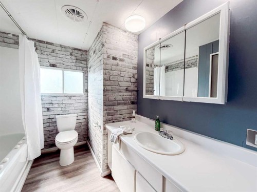 4540 48 Street, Rycroft, AB - Indoor Photo Showing Bathroom