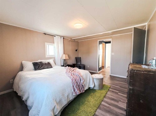 4540 48 Street, Rycroft, AB - Indoor Photo Showing Bedroom