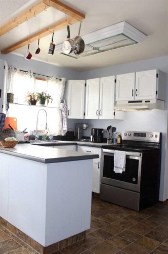 420 3Rd Street Ne, Manning, AB - Indoor Photo Showing Kitchen