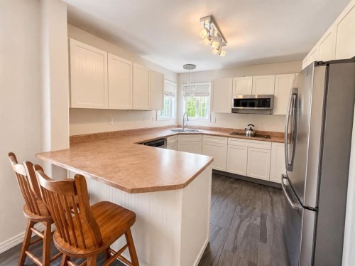 9337 Berge Drive, Grande Cache, AB - Indoor Photo Showing Kitchen