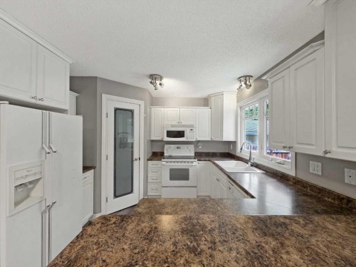 10629 104 Avenue, Grande Cache, AB - Indoor Photo Showing Kitchen