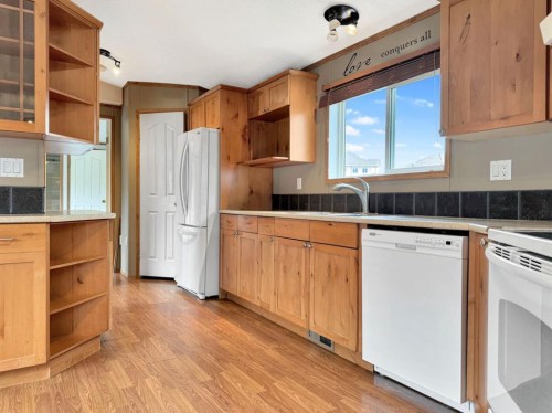 212 Mawdsley Crescent, Grande Cache, AB - Indoor Photo Showing Kitchen