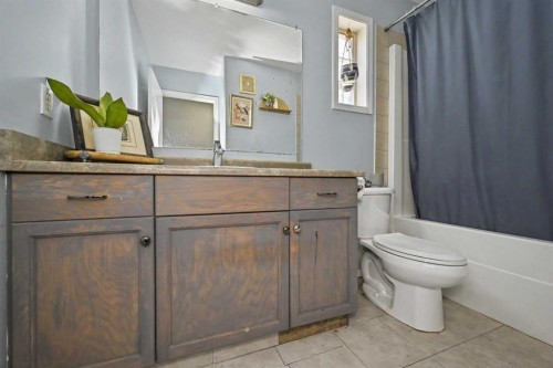 8 Pinnacle Way, Grande Prairie, AB - Indoor Photo Showing Bathroom