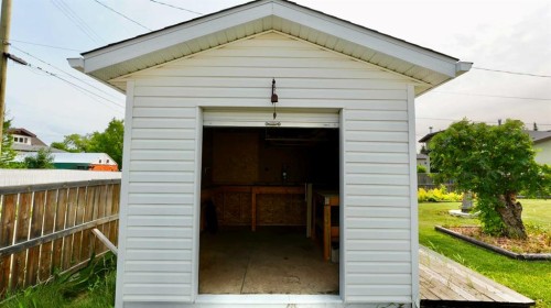 4704 48 Avenue, Grimshaw, AB - Outdoor With Exterior