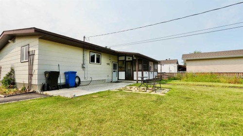 4704 48 Avenue, Grimshaw, AB - Outdoor With Exterior