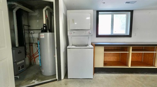 10111 106 Avenue, Peace River, AB - Indoor Photo Showing Laundry Room