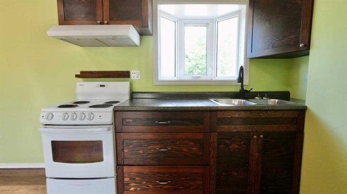 10111 106 Avenue, Peace River, AB - Indoor Photo Showing Kitchen