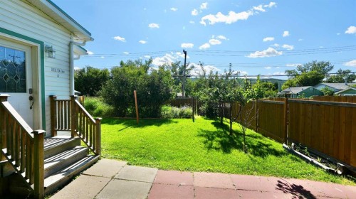 10111 106 Avenue, Peace River, AB - Outdoor