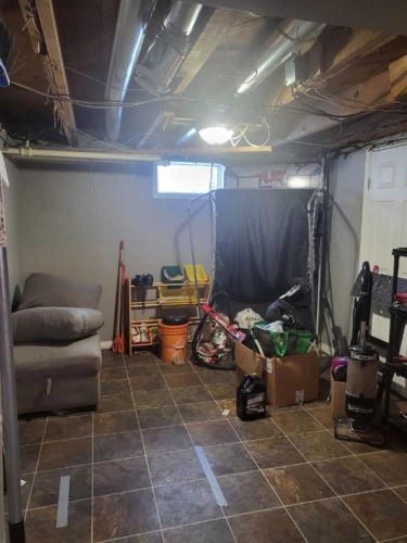 5031 48 Avenue, Girouxville, AB - Indoor Photo Showing Basement