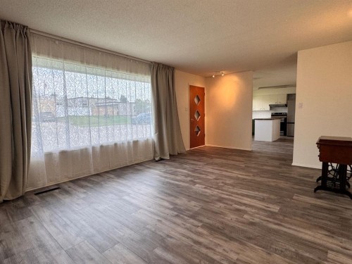 10713 105 Avenue, Fairview, AB - Indoor