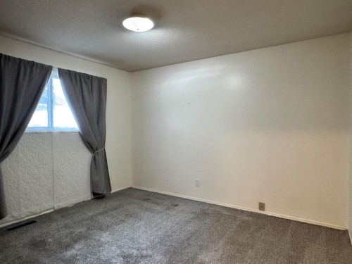 10713 105 Avenue, Fairview, AB - Indoor Photo Showing Other Room