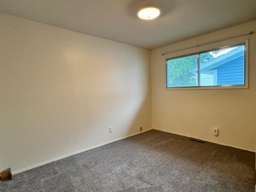 10713 105 Avenue, Fairview, AB - Indoor Photo Showing Other Room
