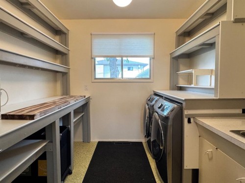 10713 105 Avenue, Fairview, AB - Indoor Photo Showing Laundry Room