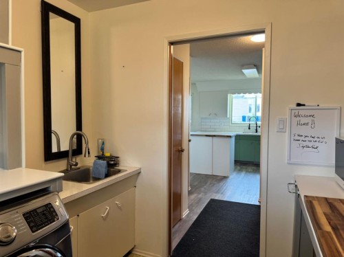 10713 105 Avenue, Fairview, AB - Indoor Photo Showing Laundry Room