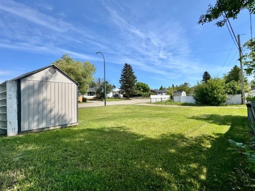 10713 105 Avenue, Fairview, AB - Outdoor